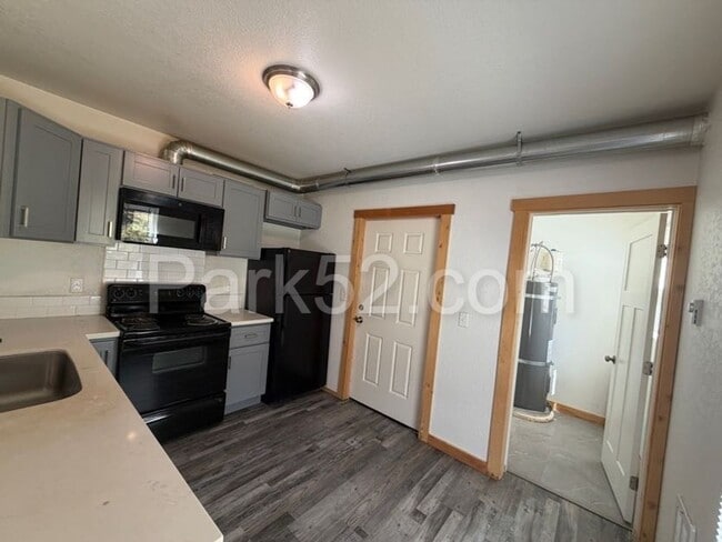 Building Photo - 1 Bed 1 Bath Tacoma Apartment - Small Pet Friendly