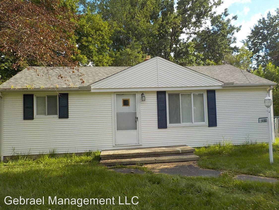 Primary Photo - 1490 Maria St