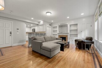 Building Photo - 127 Beacon St
