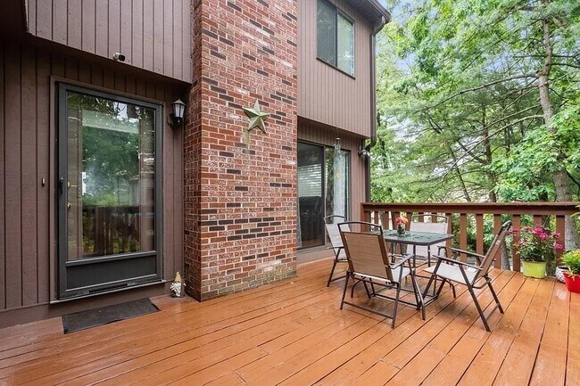Building Photo - 167 Trailside Way
