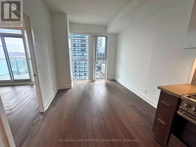 Building Photo - 33 Shore Breeze Dr