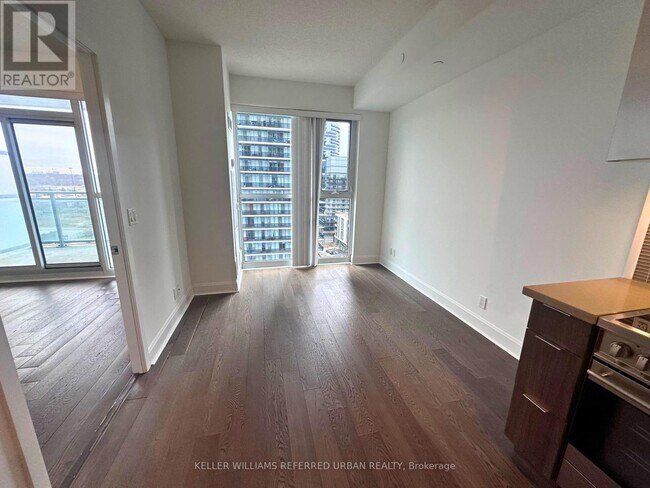 Photo du bâtiment - 33 Shore Breeze Dr