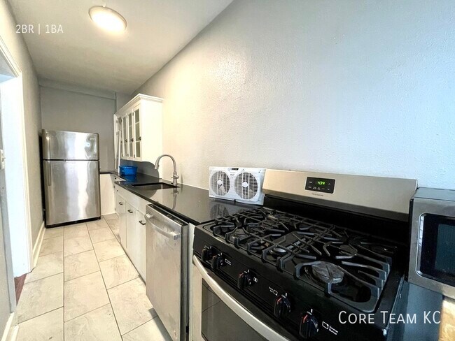 Foto del edificio - 710 W 48th St