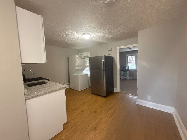 Foto del edificio - 104 Willow Spring Rd