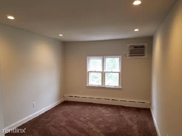 Foto del edificio - 3 br, 1.5 bath House - 28 E Church St
