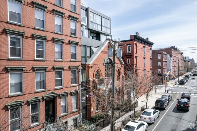 Building Photo - 707 Willow Ave