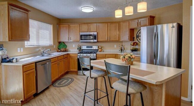 Building Photo - 4 br, 3 bath House - 12428 Himalayan Way NE,