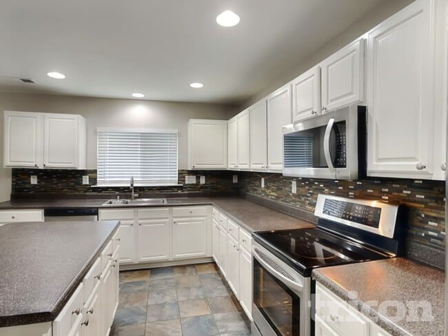 Foto del edificio - 310 Waterlemon Way