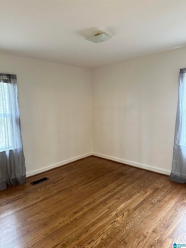 Foto del edificio - 155 Inthawoods Cir