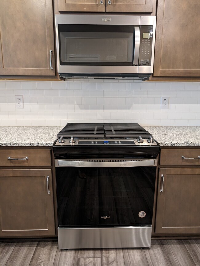 Foto del edificio - 5613 Edessa Ave