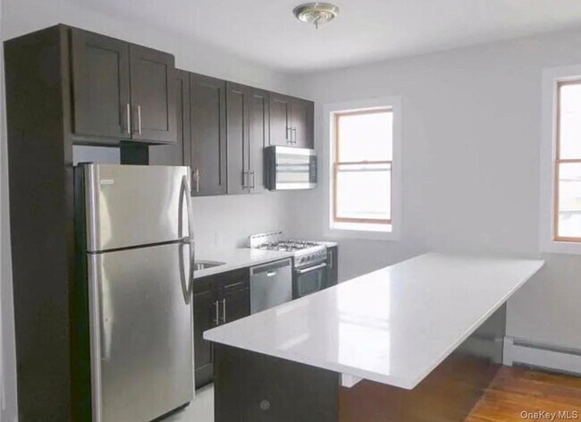 Foto del edificio - 210 New York Ave