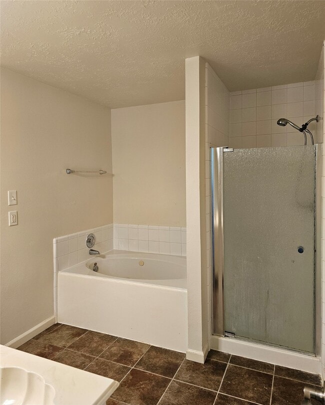 Building Photo - 16027 Cypress Trace Dr