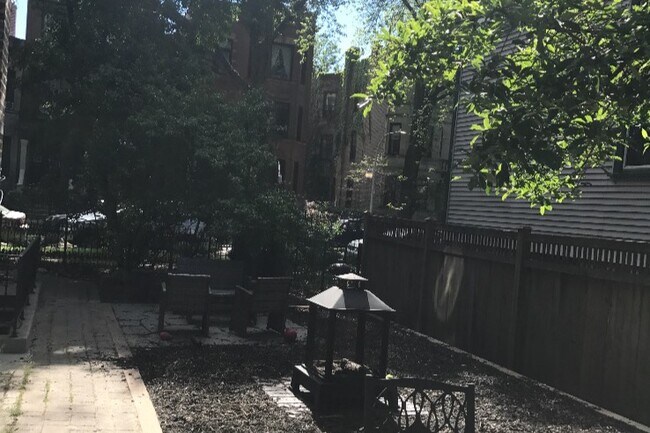 Foto del edificio - 3626 N Wilton Ave