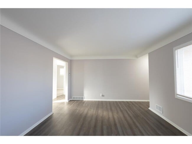 Foto del edificio - 3451 N Logan Ave