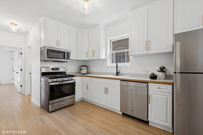 Foto del edificio - 1064 N Marshfield Ave