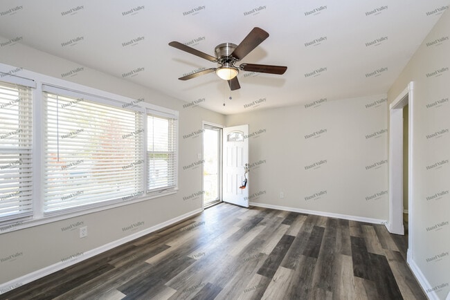 Foto del edificio - 1905 Mitchell Terrace