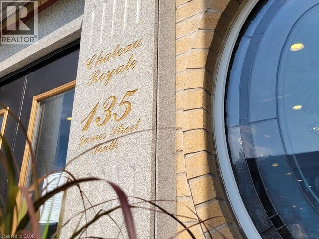 Building Photo - 135 James St S