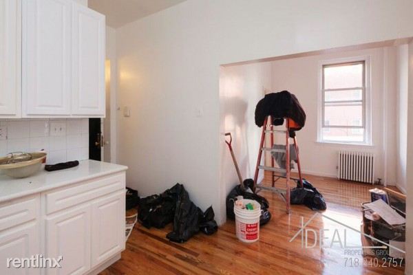 Building Photo - 575 5th Ave