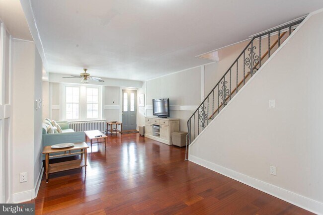 Building Photo - 235 Woodbine Ave