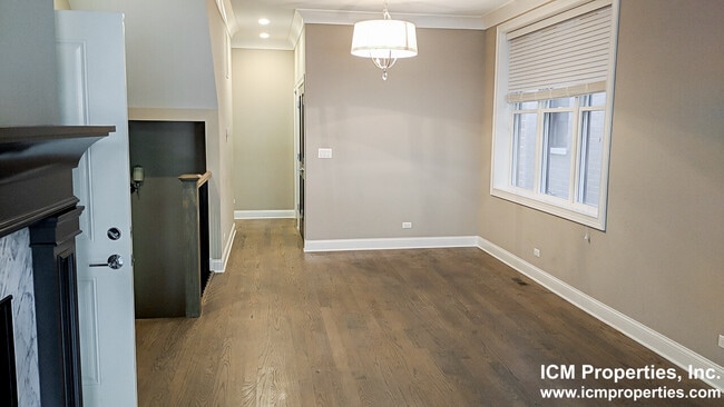 Building Photo - 866 W Lill Ave