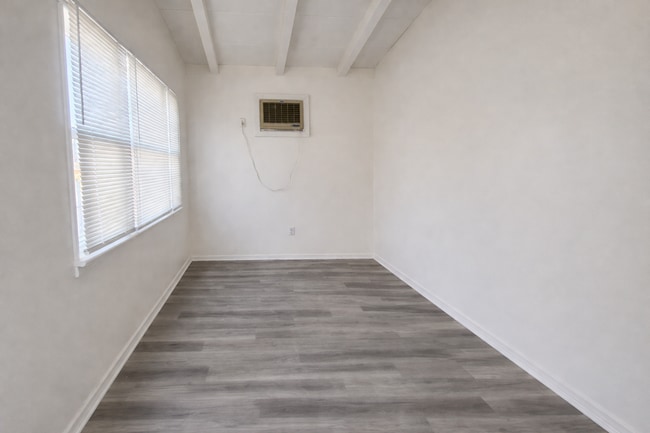 Building Photo - 6667 Desert Queen Ave