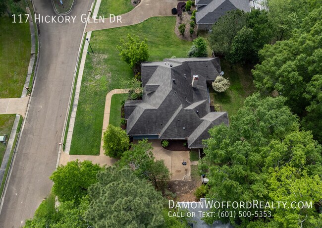 Building Photo - 117 Hickory Glen