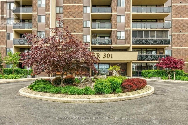 Building Photo - 301-1301 Frances Ave