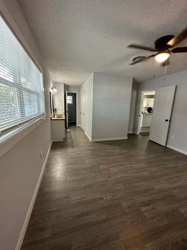 Building Photo - Beautiful, newly renovated 3-bedroom 2 bath home located in Winter Park