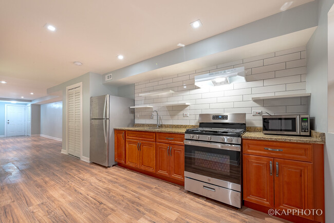 Foto del edificio - 4332 S Langley Ave