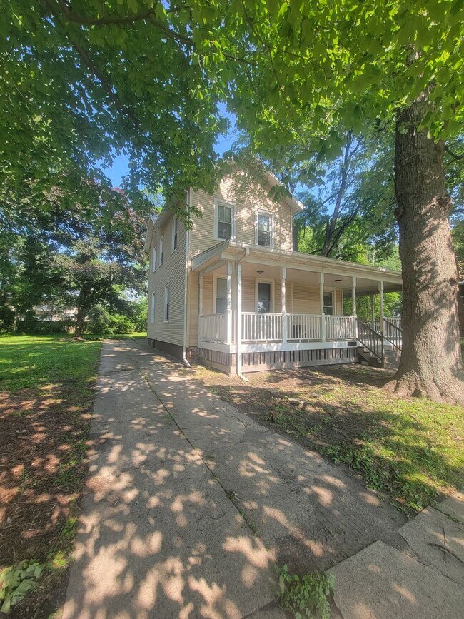Foto del edificio - 5 bedroom / 2 bathroom House in Peoria