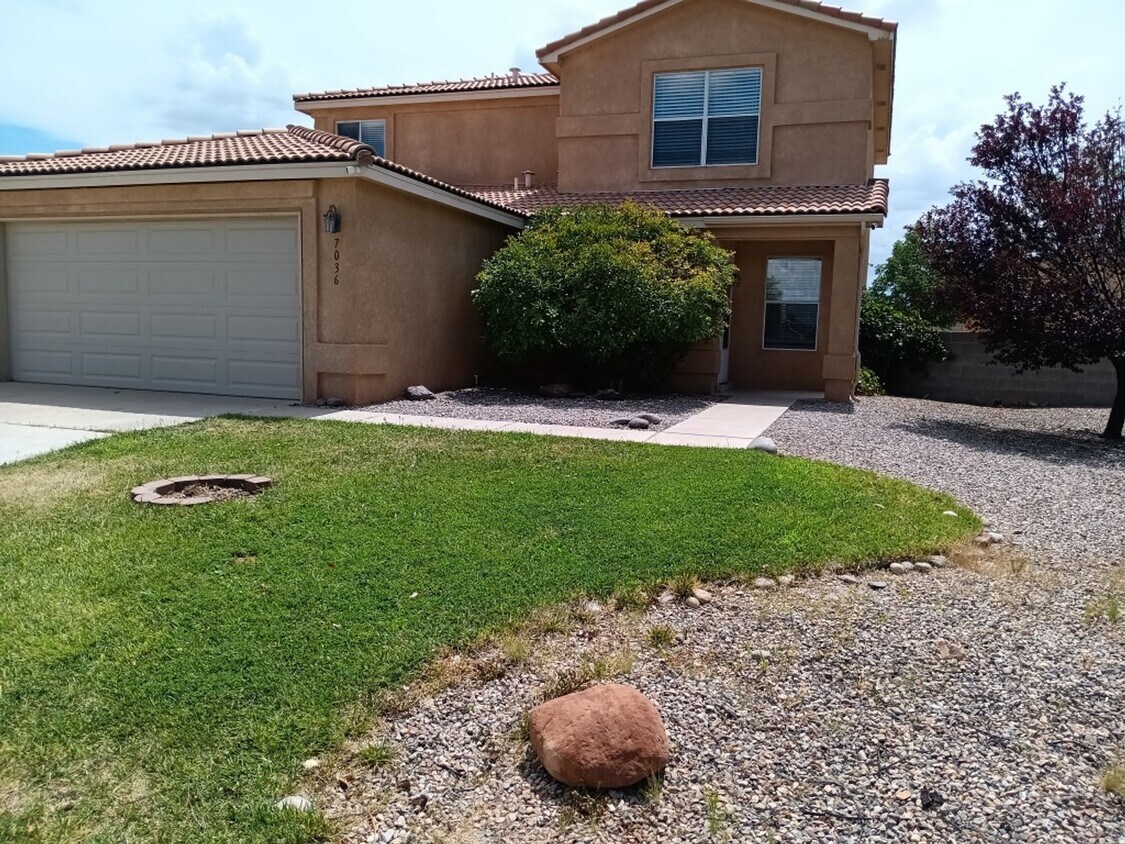 Foto principal - Stunning 4-bedroom, 2.5-bathroom home in R...