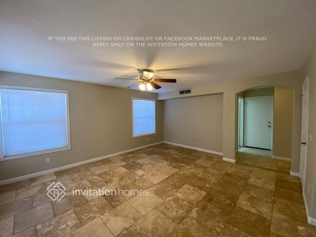 Foto del edificio - 764 W La Pryor Ln