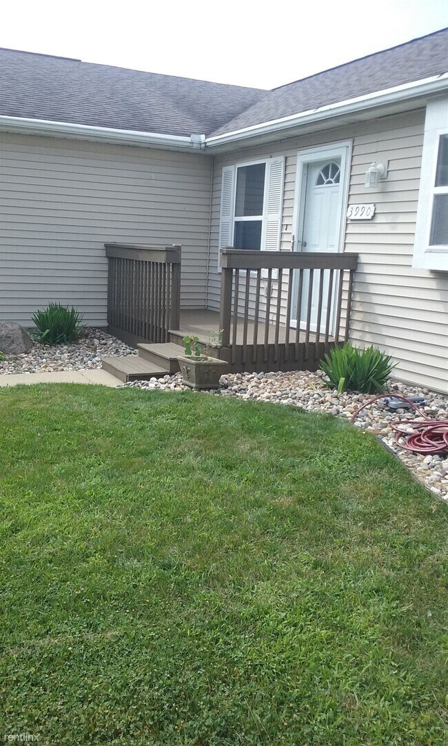 Foto del edificio - 3 br, 1.5 bath Duplex - 3990 Keller Rd