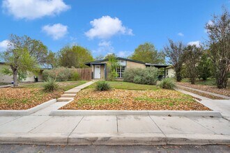 Building Photo - 142 Shady Rill