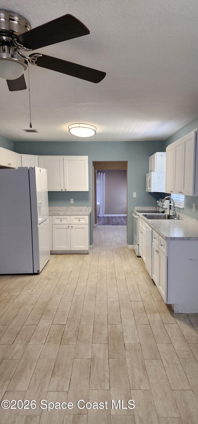 Foto del edificio - 1301 Lynne Dr