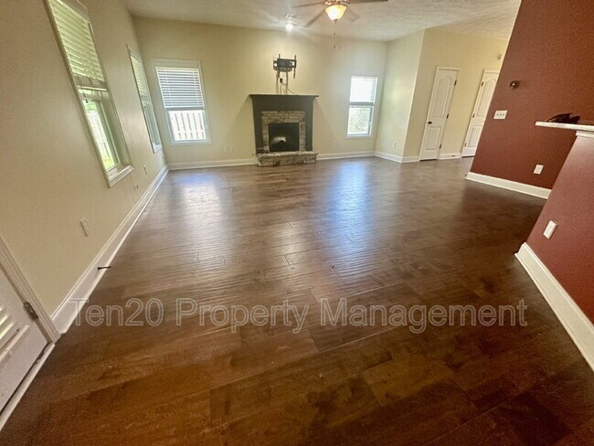 Foto del edificio - 7471 Coppice Dr