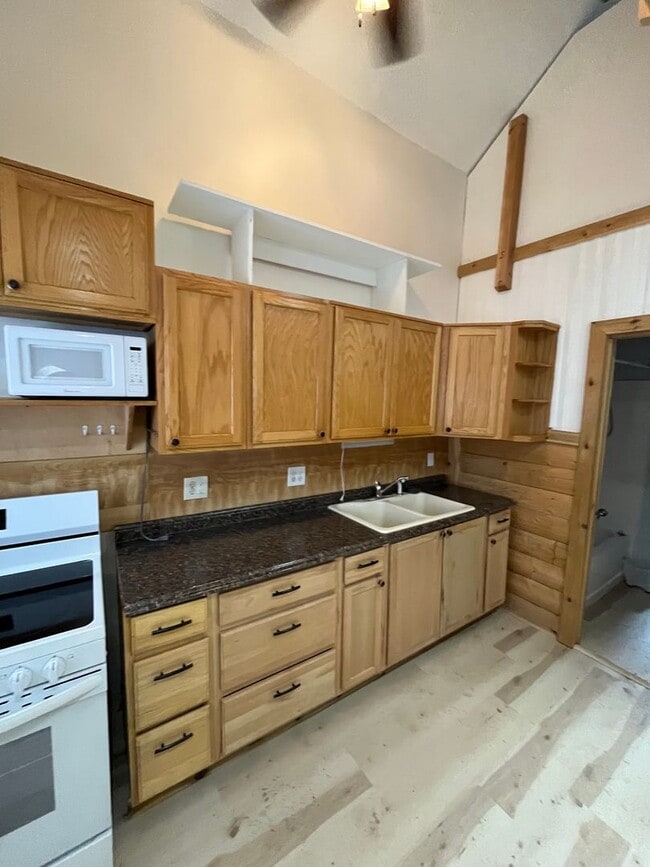 Building Photo - Charming 1 bed, 1 bath Home!