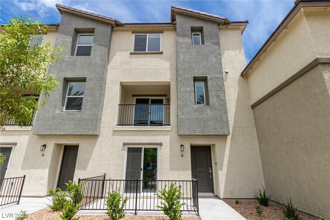 Primary Photo - 2829 Desert Mosaic Ln