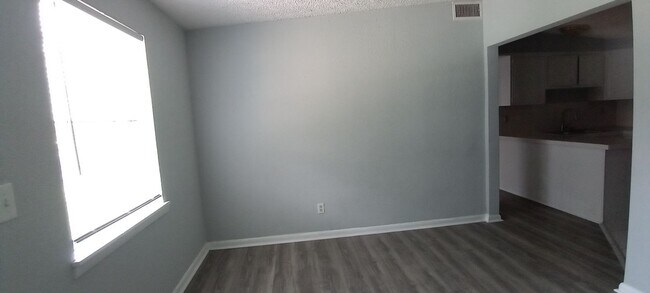 Building Photo - 4407 Detaille Dr