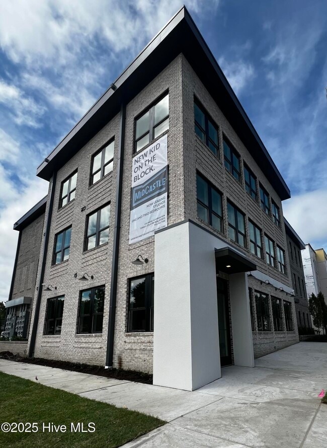 Building Photo - 1124 Castle St