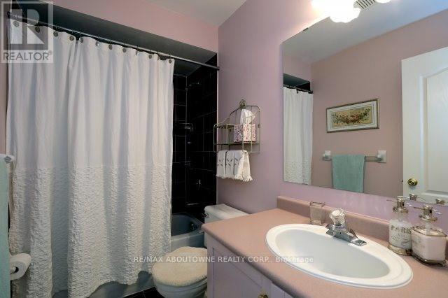 Photo du bâtiment - 1175 Treetop Terrace