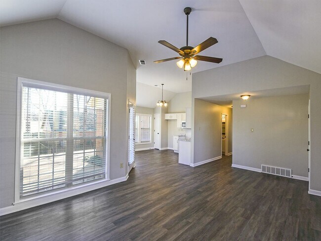 Foto del edificio - UPDATED 3 bed, 2 bath home near S. Germant...