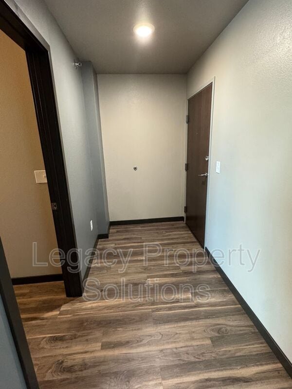 Building Photo - 226 E Greenfield Ln