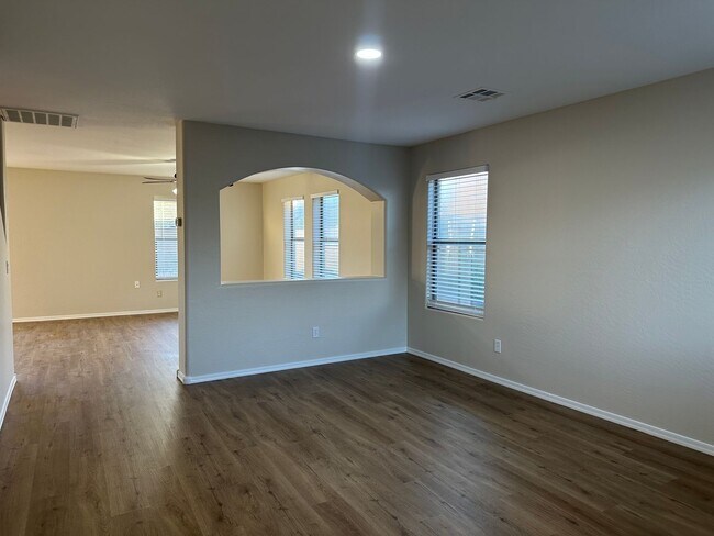 Building Photo - San Tan Valley, 4 bed, 2.5 bath, huge loft, 2300 sqft, 3 car garage