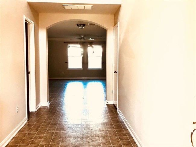 Building Photo - 12907 Abruzzo Dr