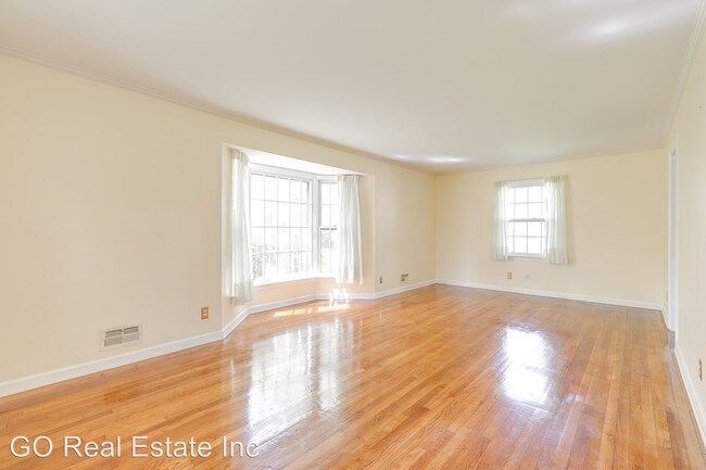 Building Photo - 4 br, 2.5 bath House - 2828 Scarsborough Dr.