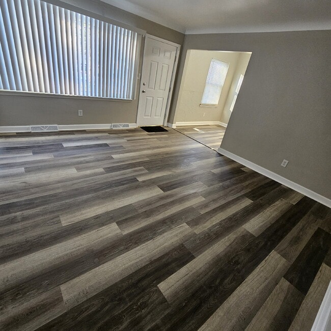 Foto del edificio - 3 Bedroom, 1 Bath Ranch w/ Fresh Updates Throughout. Spacious Living Room w/ New Laminate Floorin...