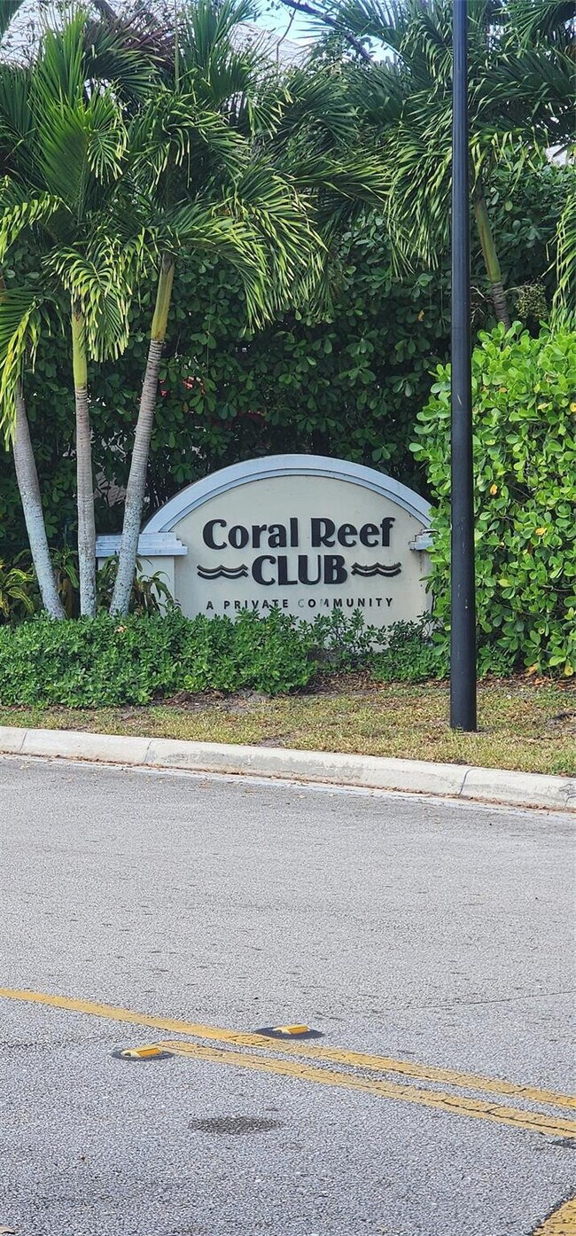 Foto del edificio - 5602 NW 99th Way