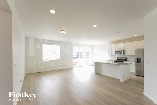 Foto del edificio - 14593 Normande Dr