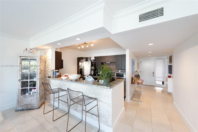 Building Photo - 121 Crandon Blvd